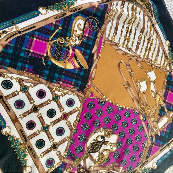 Traditional equestrian square scarf. - Picture 2 of 6